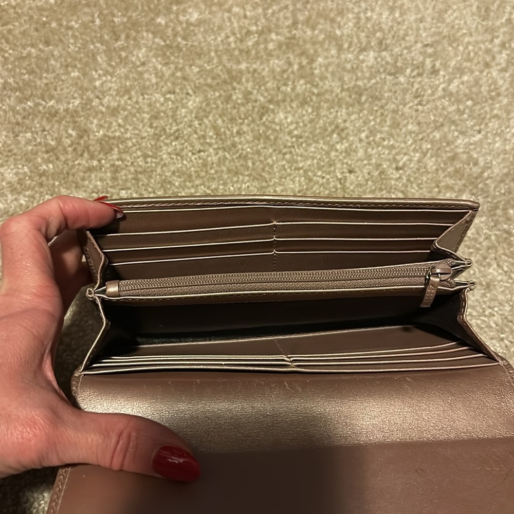 Gucci wallet

Original GG Canvas Lovely Heart Continental Wallet - Picture 3 of 7